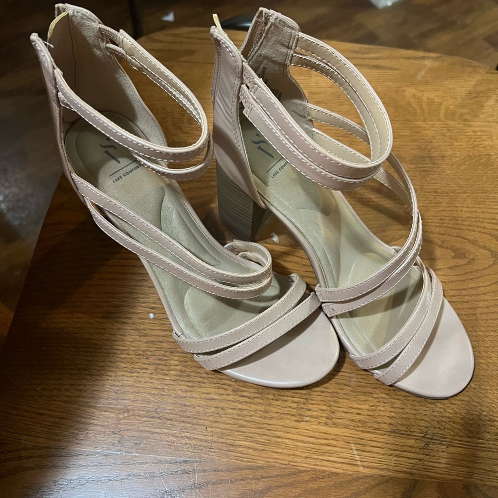 Simply Vera Vera Wang Blush Strappy Heels